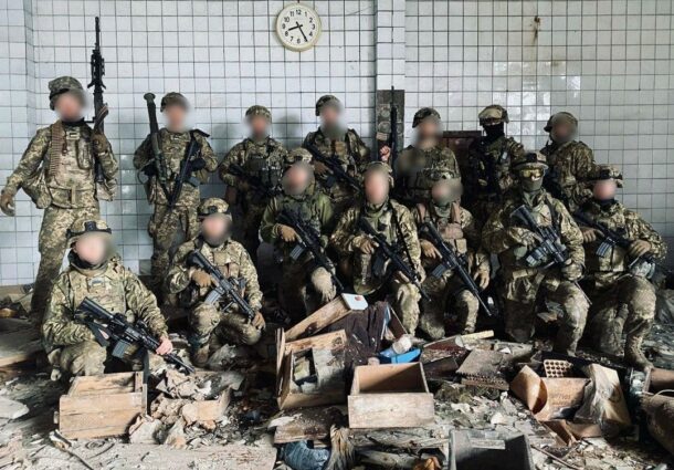 Grup de luptatori finlandezi in Ucraina. Locotenent finlandez: „Pentru ce traim, pentru a acumula cat mai multi bani?”